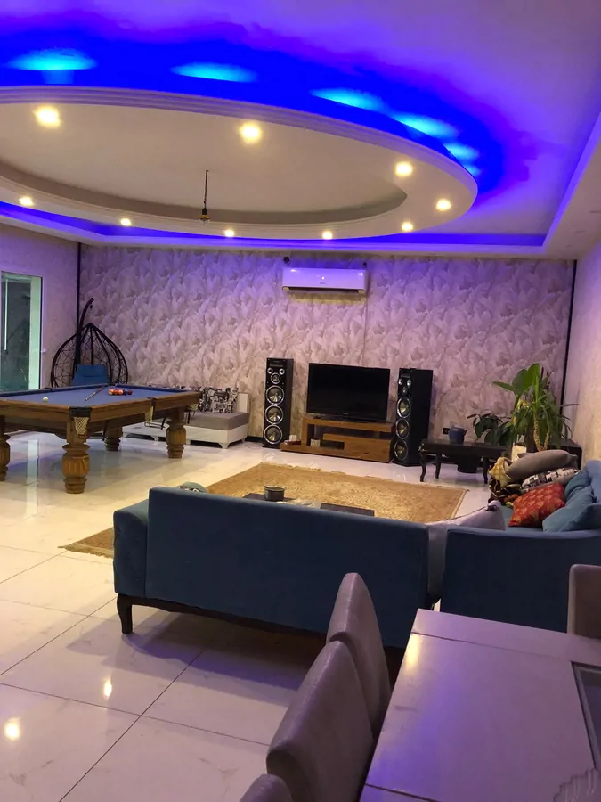 تصویر ۱ - ویلا استخردار آبگرم رجبی با بیلیارد در چهارباغ