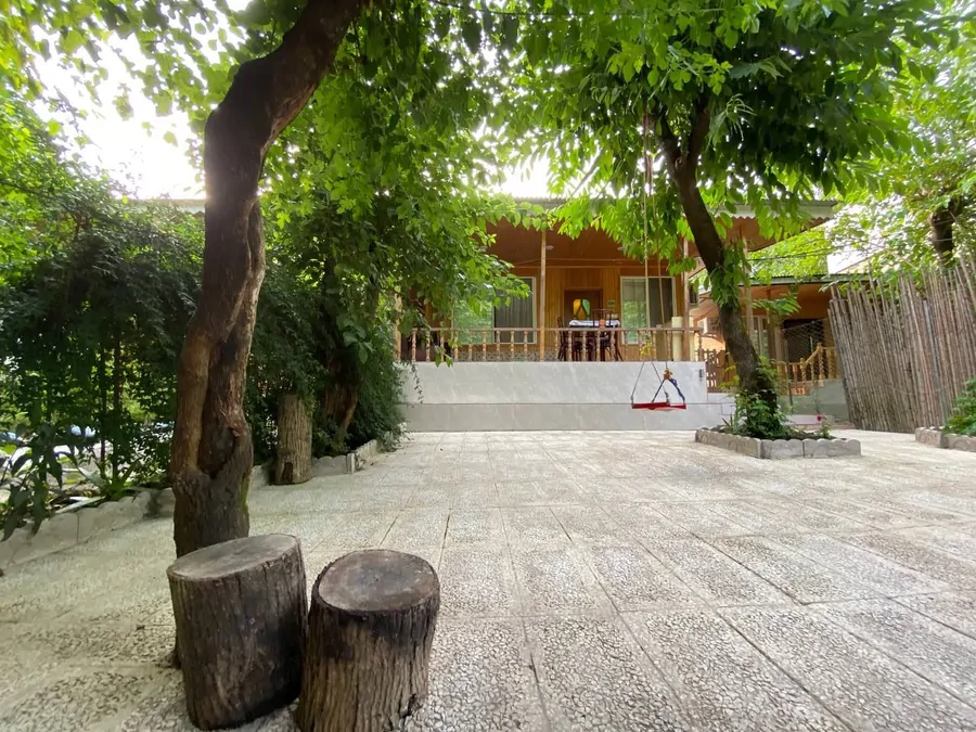 تصویر ۱ - کلبه چوبی شمعدونی (لب رودخانه) در  ماسال