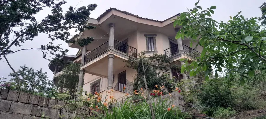تصویر ۱ - خانه کوهستانی مهرسام در مرزن آباد