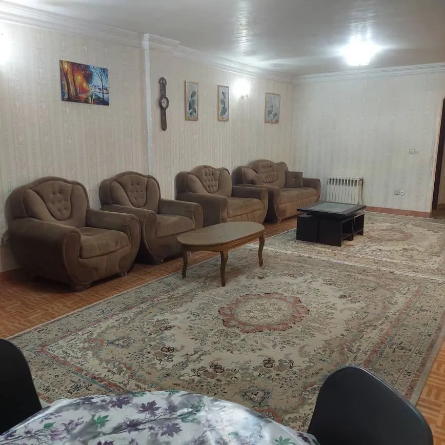 تصویر ۱ - آپارتمان سوییت دو‌خوابه پنج دقیقه تا پیاده راه معروف شهرداری رشت و بازار محلی  در  رشت