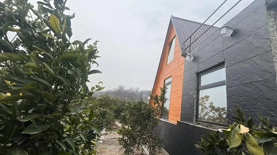 تصویر ۱ - کلبه سوئیسی سروستان با جکوزی  در  سوادکوه