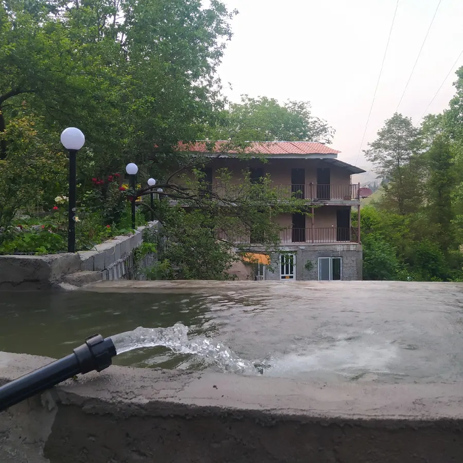 تصویر ۱ - مهمانسرا رودخانه کوهستان  در  رستم آباد