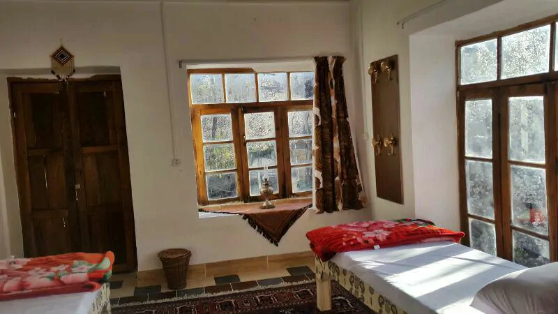 تصویر ۱ - اقامتگاه بوم‌گردی بابونه (پنج تخته) در  قمصر