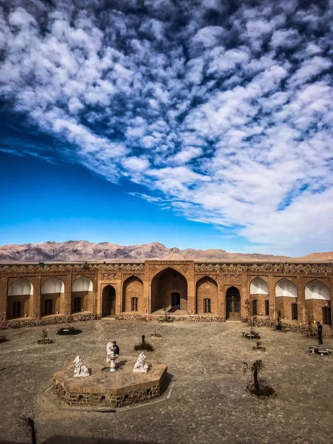 تصویر ۱ - هتل سنتی کاروانسرای صفوی امین ایاد در  شهرضا