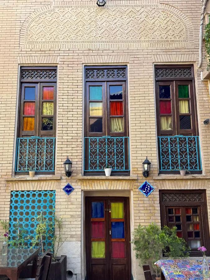 تصویر ۱ - اقامتگاه بوم‌گردی ماه منیر (اتاق سه دری) در  شیراز