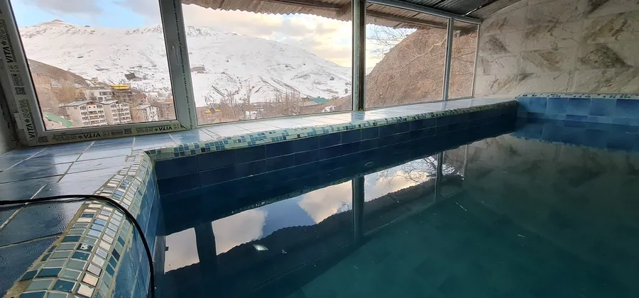 تصویر ۱ - ویلا لاکچری به همراه آلاچیق و فضای سبز دلنشین به همراه آب گرم استخر و حیاط دلباز و با در  شمشک