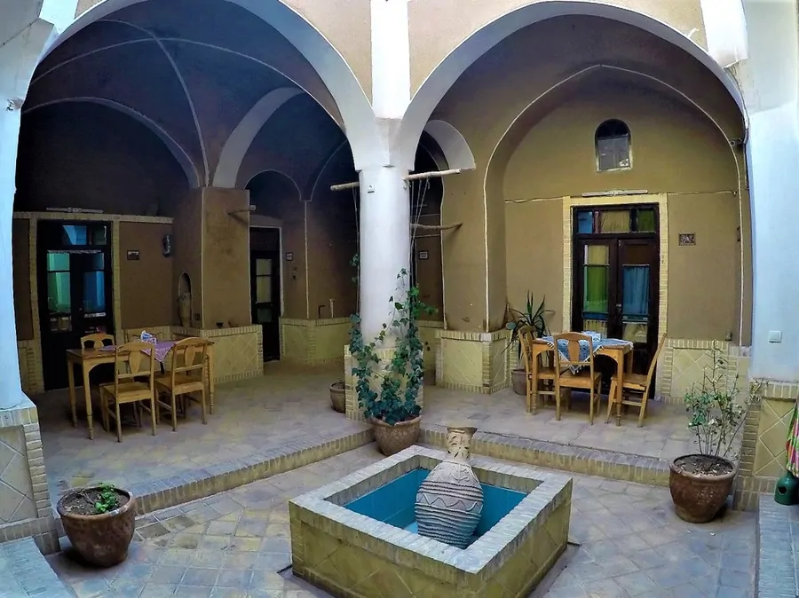 تصویر ۱ - اقامتگاه بوم‌گردی کمال الملک (سه نفره با سرویس) در  کاشان