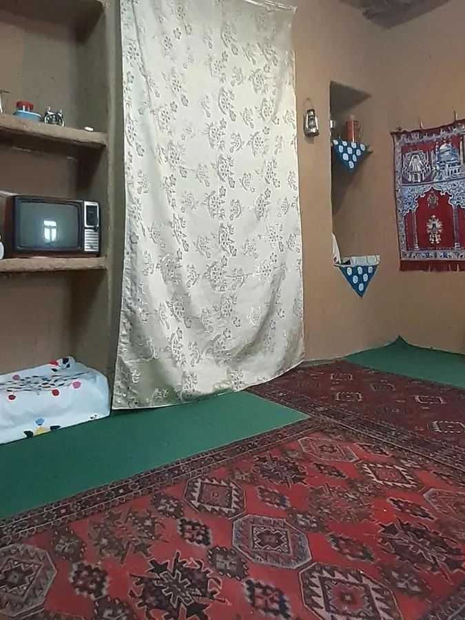 تصویر ۱ - اقامتگاه بوم‌گردی رویین دژ (اتاق گردو و بادام) در  اسفراین