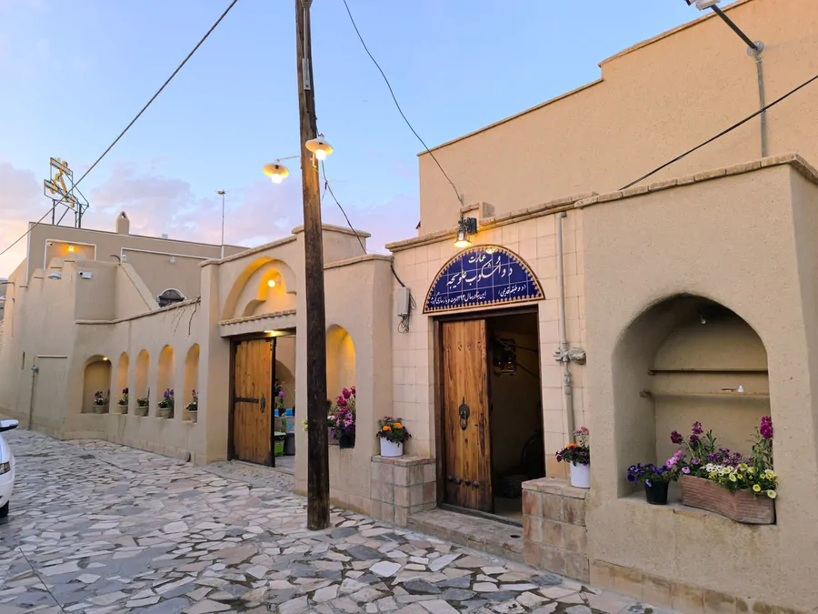 تصویر ۱ - اقامتگاه بوم‌گردی عمارت دواُشکوب علویجه  اتاق مهتاب در  نجف آباد