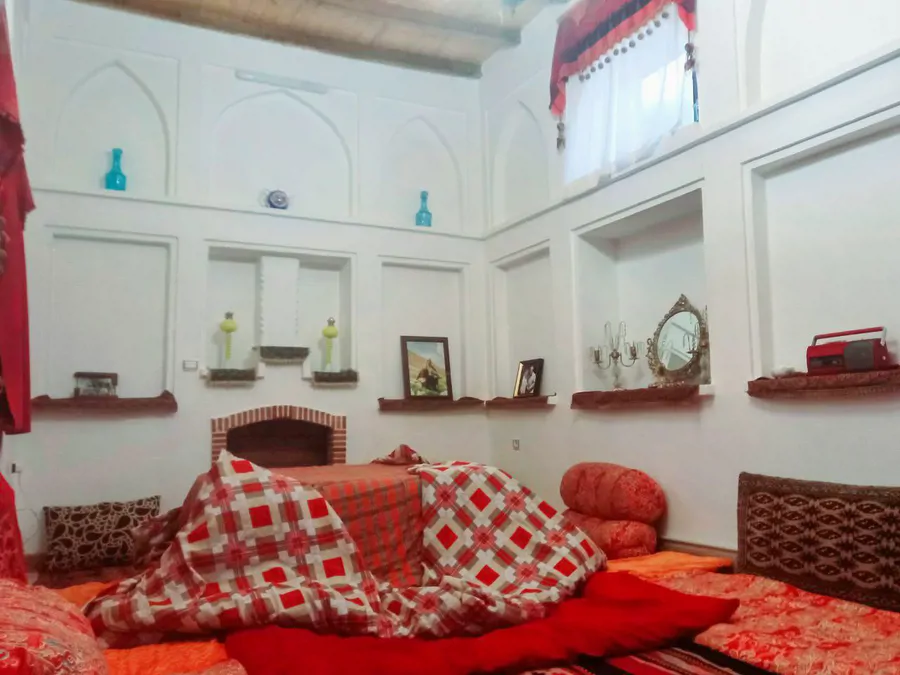 تصویر ۱ - اقامتگاه بوم‌گردی سنگسری (واحد شاهنشین) در  مهدی شهر