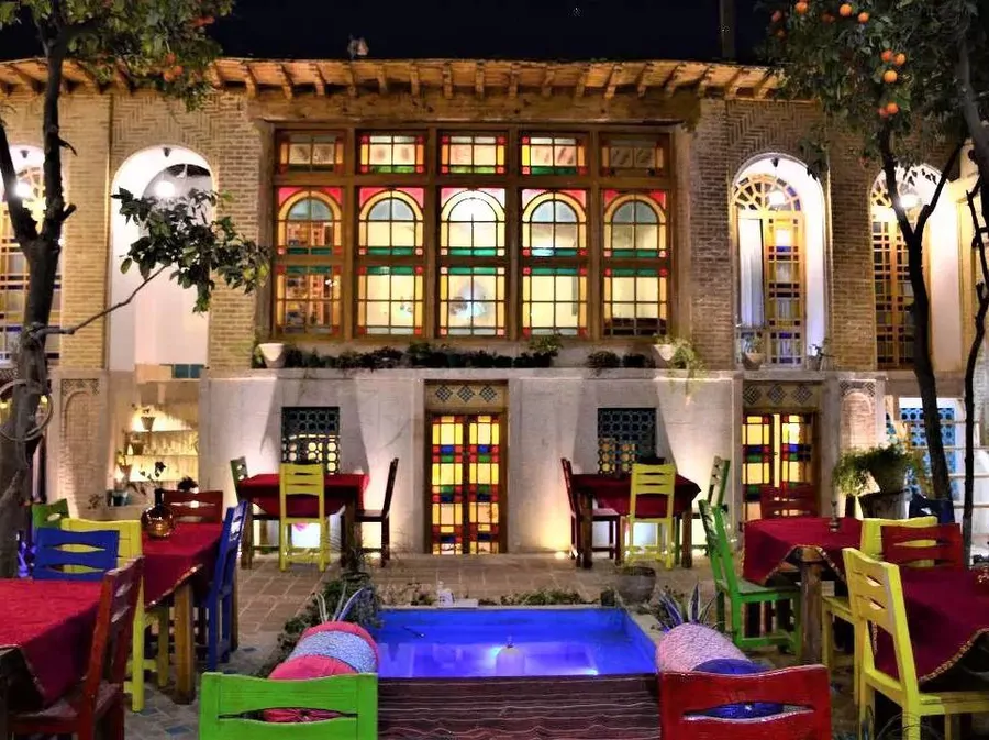 تصویر ۱ - اقامتگاه بوم‌گردی عمارت هفت رنگ (شازده بیگم ) در  شیراز
