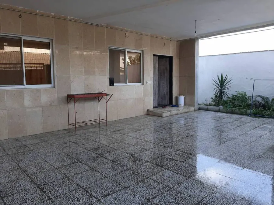 تصویر ۱ - آپارتمان حد فاصل بین جنگل و دریا که به هردو آنها کمتر از ده دقیقه فاصله دارد  در  رویان