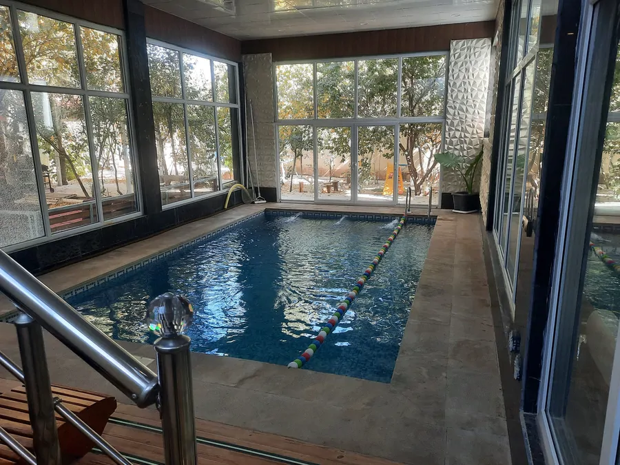 تصویر ۱ - ویلا استخردار آبگرم شارستان با بیلیارد در  چهارباغ