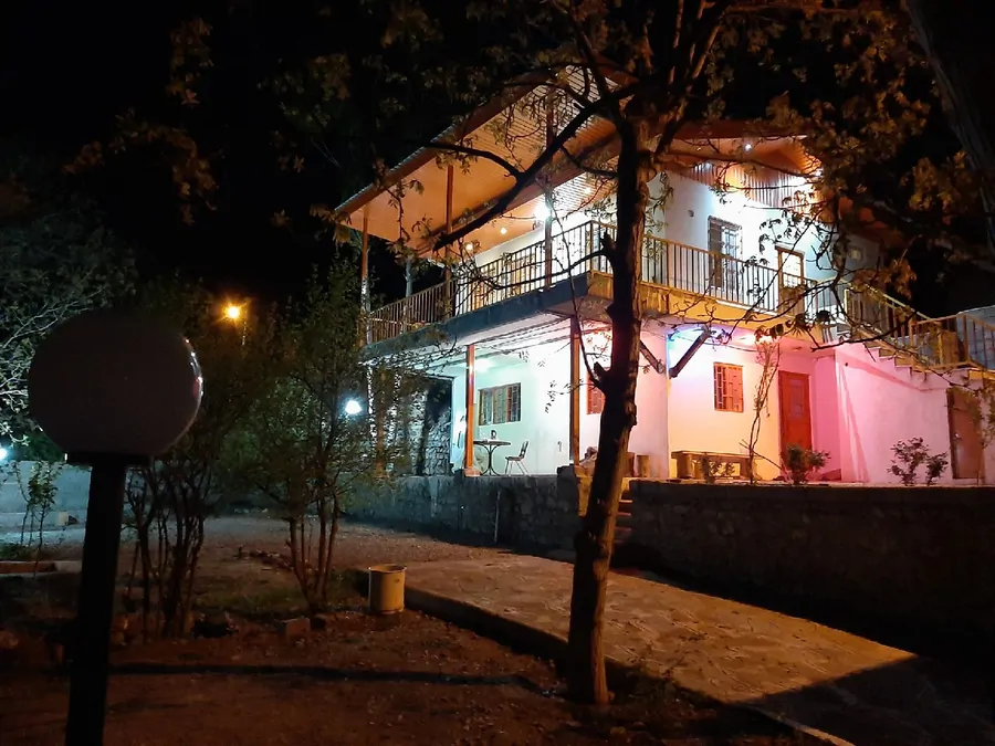 تصویر ۱ - خانه گلوسنگ در کلیبر