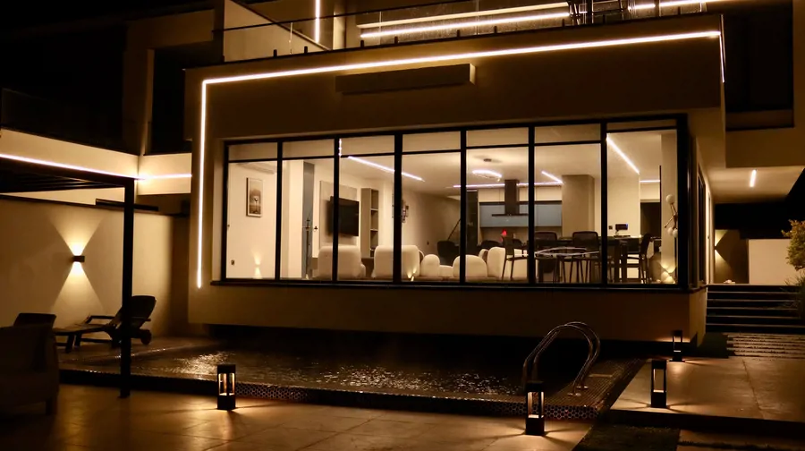 تصویر ۱ - ویلا افرا استخردار روباز با ابگرم نوساز و مدرن در  شیرود