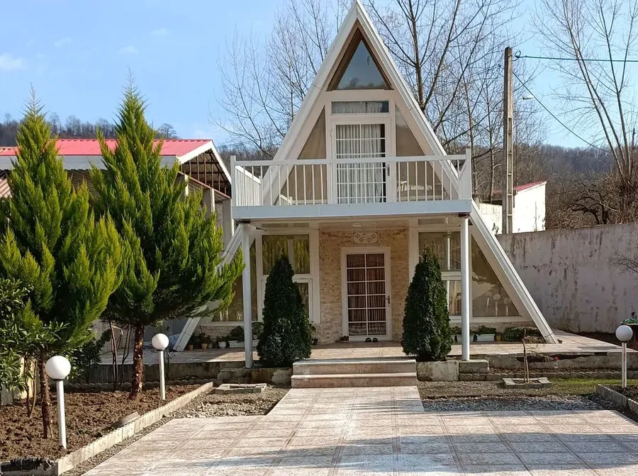 تصویر ۱ - کلبه سوئیسی ابراهیمی با فوتبال دستی در  آستارا