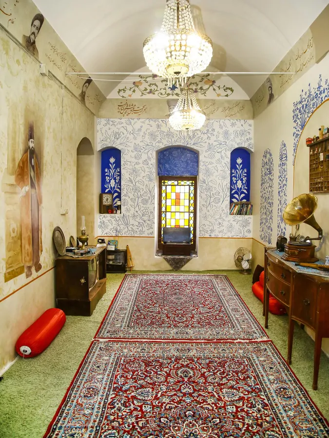 تصویر ۱ - اقامتگاه بومگردی عمارت محمدحسین خان(اتاق 1) در قرچک