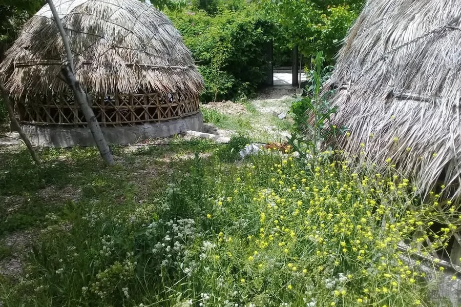 تصویر ۱ - اقامتگاه بومگردی مرمرشک (آلاچیق 1) در بافت