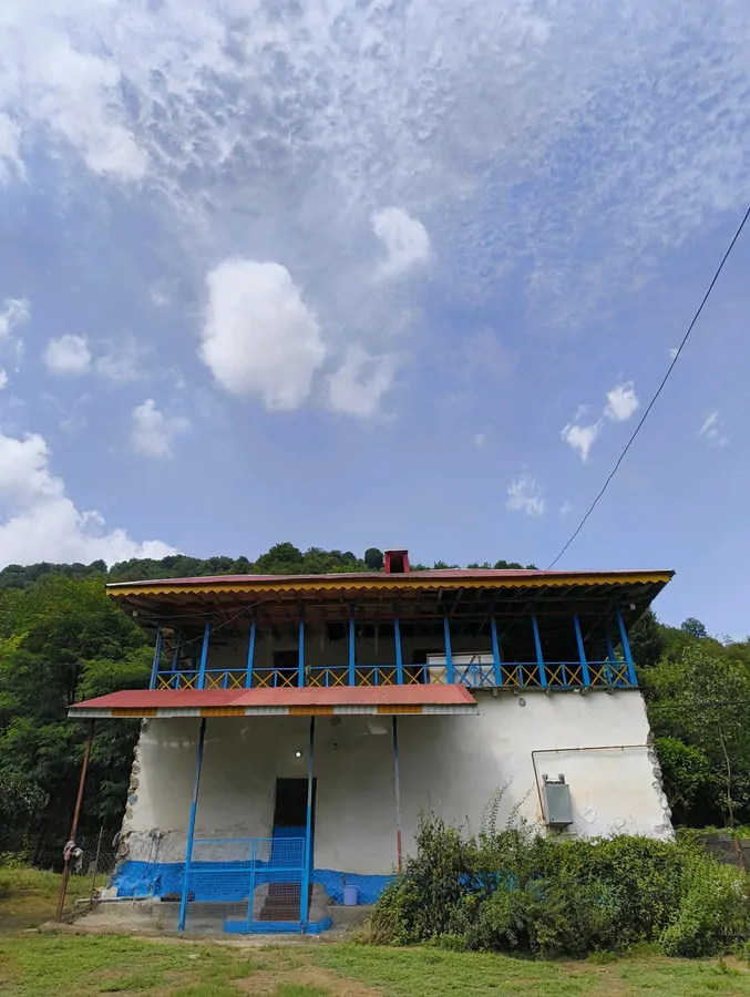 تصویر ۱ - روستایی و عشایری کلبه سنتی چوبی در فومن