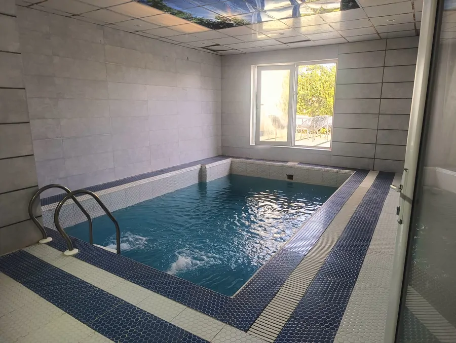 تصویر ۱ - ویلا استخردار آبگرم دوستان با ایرهاکی در چهارباغ