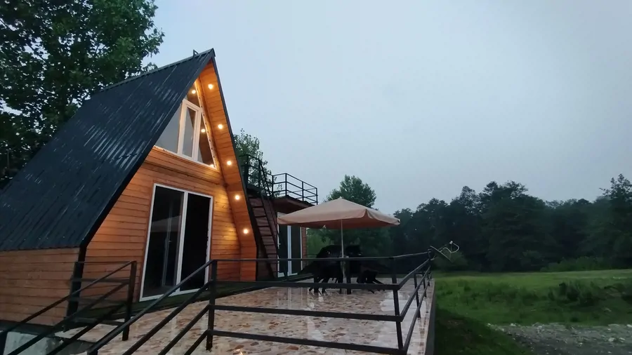 تصویر ۱ - ویلا سوییسی انصاری در  متل قو