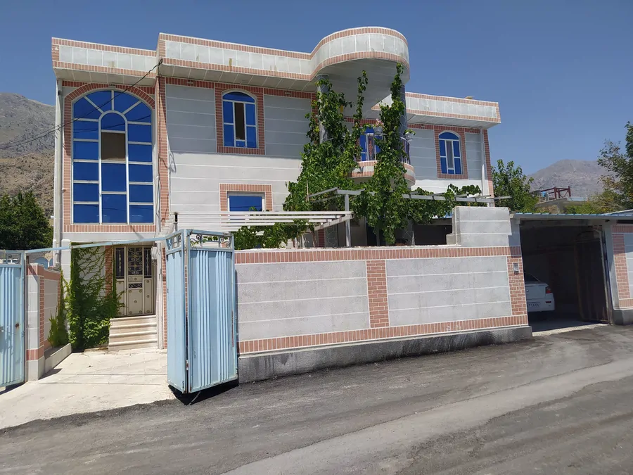 تصویر ۱ - خانه پاکباز در  دنا