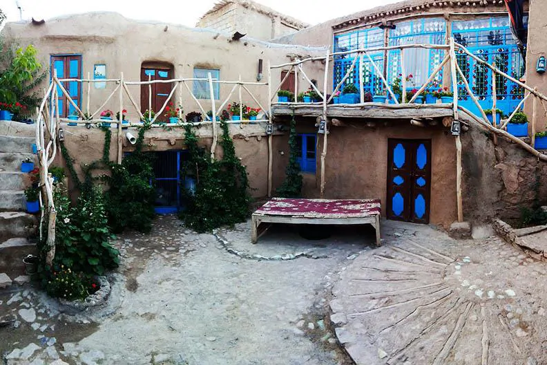 تصویر ۱ - اقامتگاه بوم‌گردی عمارت گلی ابر (چهار نفره) در  شاهرود