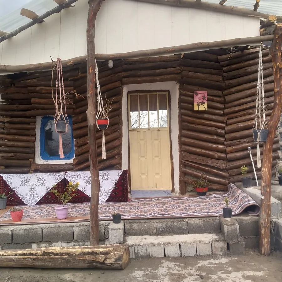 تصویر ۱ - کلبه دیزین جنگلی  لاویج  در  چمستان