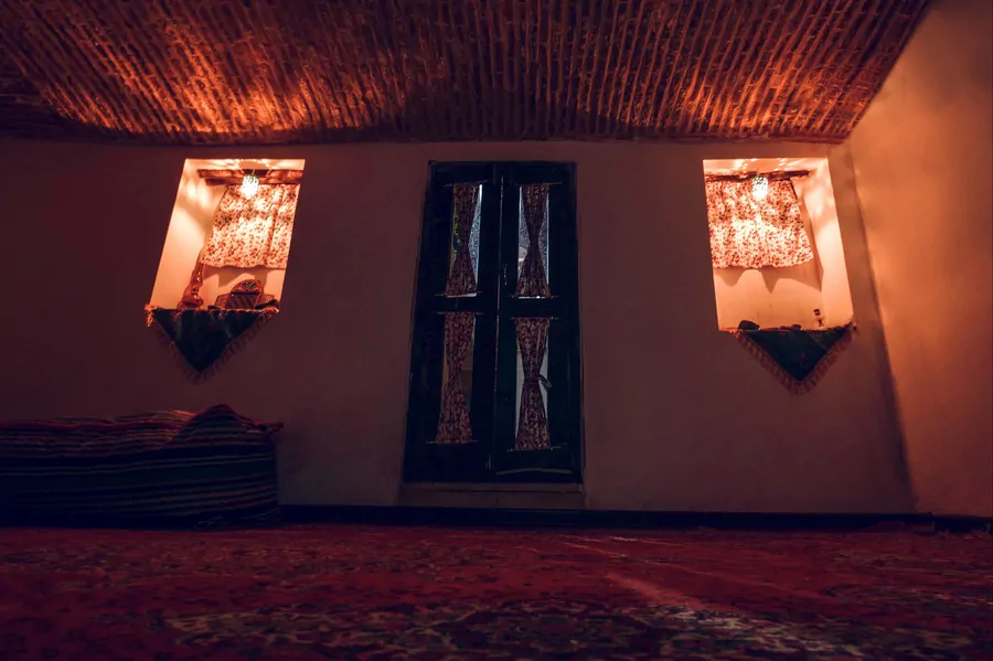 تصویر ۱ - اقامتگاه بوم‌گردی ترنجستان(اتاق پنج تخت قاجاریه) در  شیراز