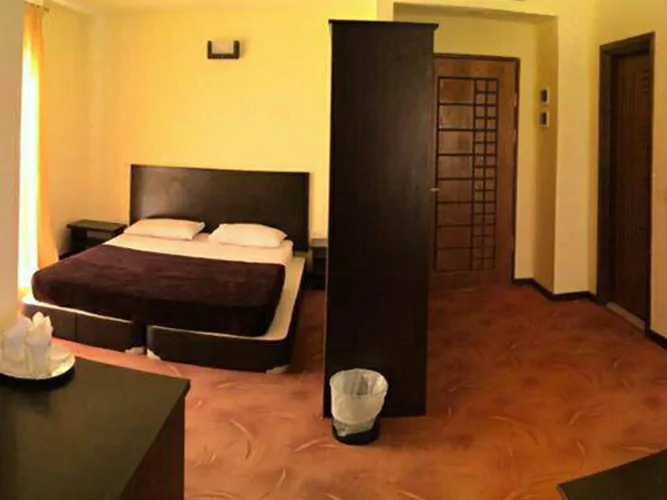 تصویر ۱ - هتل آپارتمان گاردنیا (2 تخته با ناهار)  در  کیش