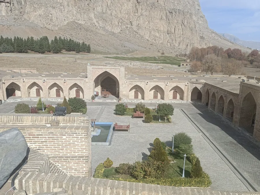 تصویر ۱ - هتل سنتی هتل لاله بیستون در  کرمانشاه