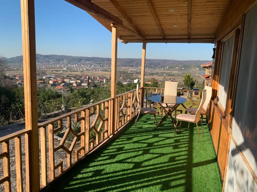 تصویر ۱ - کلبه اِزدار با جکوزی در  شیرگاه