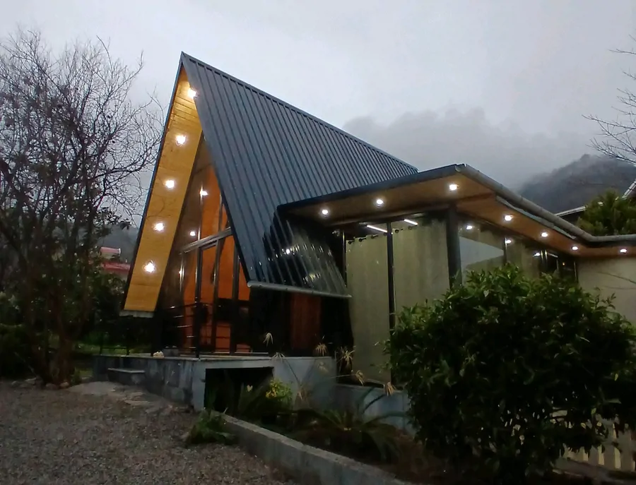 تصویر ۱ - کلبه سوییسی نیل با جکوزی در رامسر