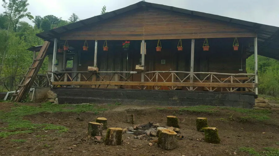 تصویر ۱ - کلبه  چوبی در ییلاق سوادکوه در  سوادکوه