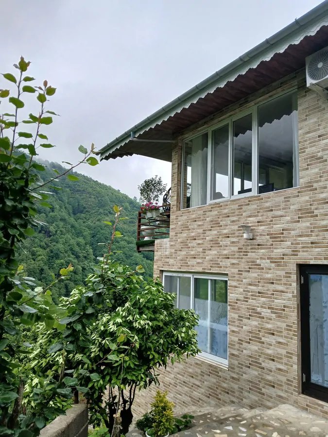 تصویر ۱ - ویلا استخردار آبگرم پارساخان  در  چابکسر