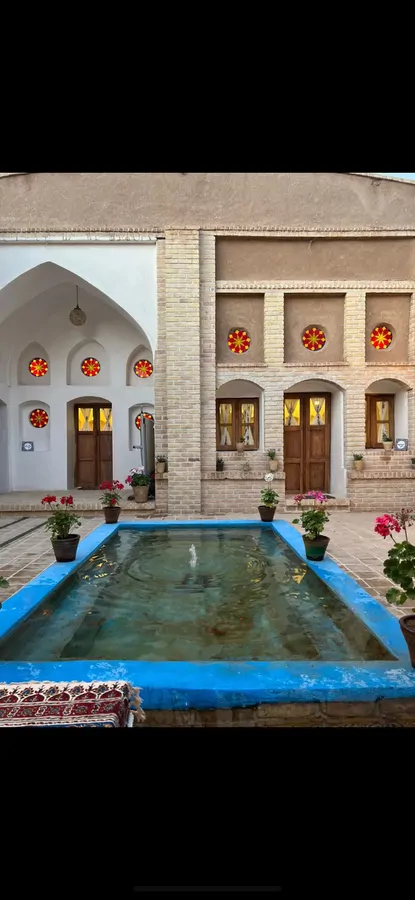 تصویر ۱ - اقامتگاه بوم‌گردی فرهنگ میمه (اتاق شبستان) در  میمه