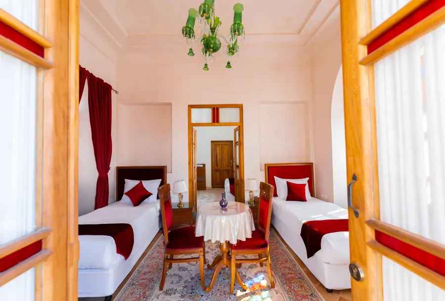 تصویر ۱ - هتل سنتی عمارت ماندگار(114 _ خانواده) در  کاشان