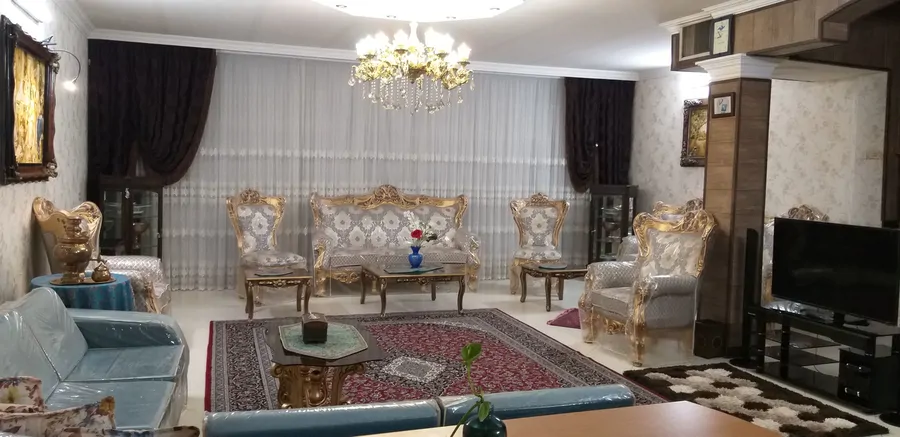 تصویر ۱ - خانه گنبدهای فیروزه‌ایی در  اصفهان