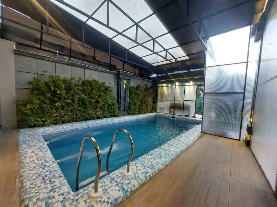 تصویر ۱ - ویلا استخردار آبگرم سپید با فوتبالدستی در  چهارباغ