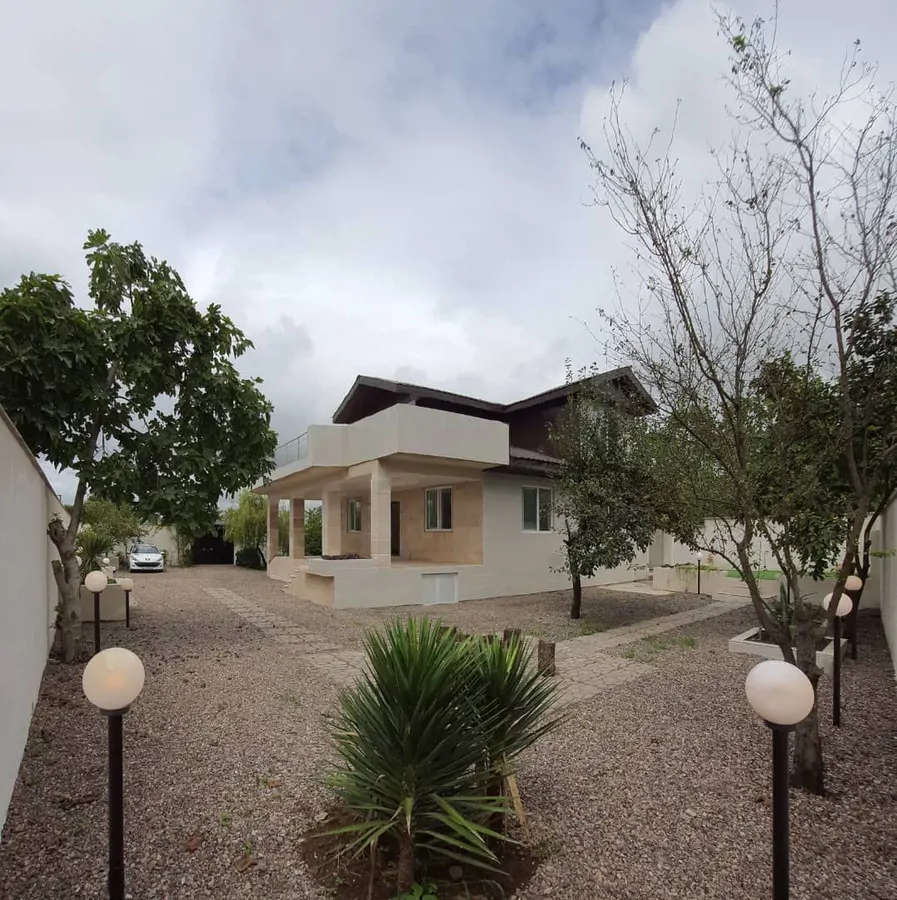 تصویر ۱ - ویلا ویلای سه خوابه نوساز با ۳۰ متر بالکن و حیاط دلباز در  صومعه‌سرا