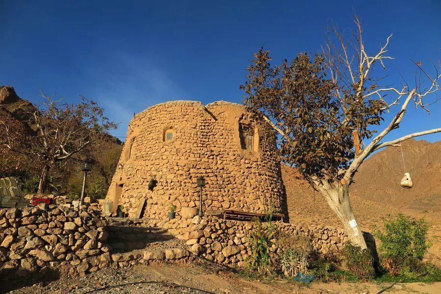 تصویر ۱ - اقامتگاه بوم‌گردی بید سوخته (قلعه سنگی ۱) در  یزد