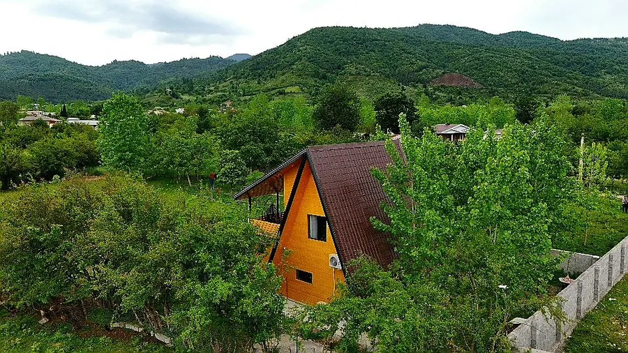 تصویر ۱ - کلبه سوئیسی هاریکا با جکوزی در ماسال