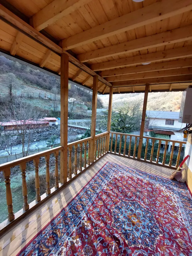 تصویر ۱ - کلبه چوبی آوش در شهسوار