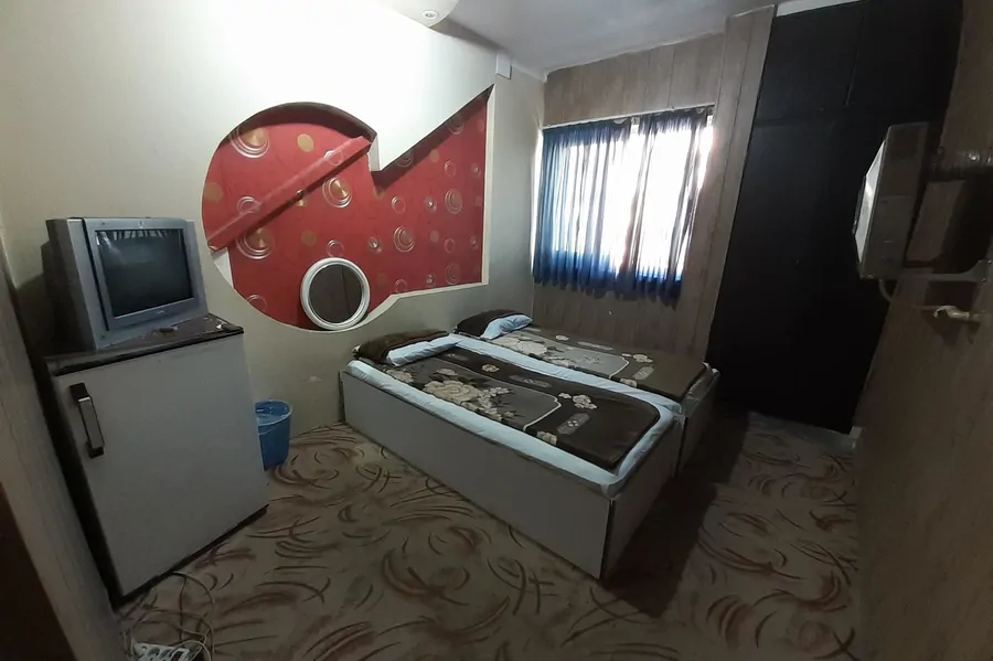 تصویر ۱ - مهمانسرا پردیس(اتاق دو تخته با سرویس اختصاصی) در  شیراز
