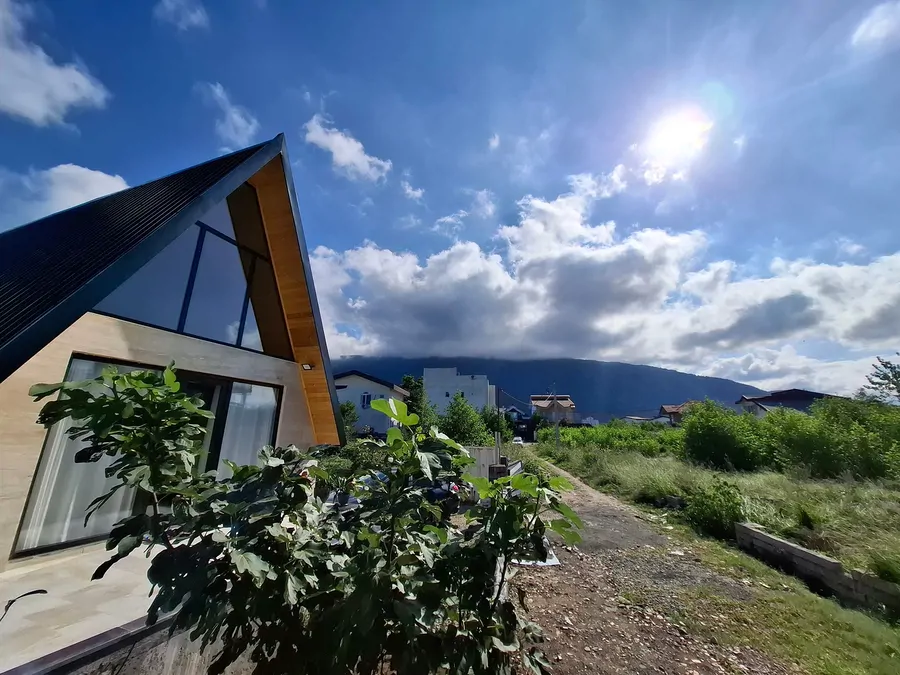 تصویر ۱ - کلبه سوئیسی مدرن مدوبن در  نمک آبرود