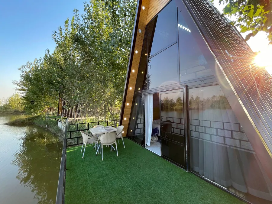 تصویر ۱ - کلبه لاکچری،کلبه سوئیسی و باشگاه ماهیگیری چُمازی  در  محمودآباد