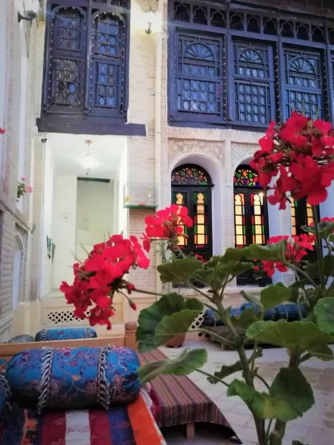 تصویر ۱ - اقامتگاه بوم‌گردی  قاجاریه (اتاق ۲ تخته تک پنجره)  در  شیراز