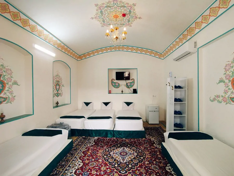 تصویر ۱ - هتل سنتی چهارباغ (۱۰۲) با صبحانه رایگان در  کاشان