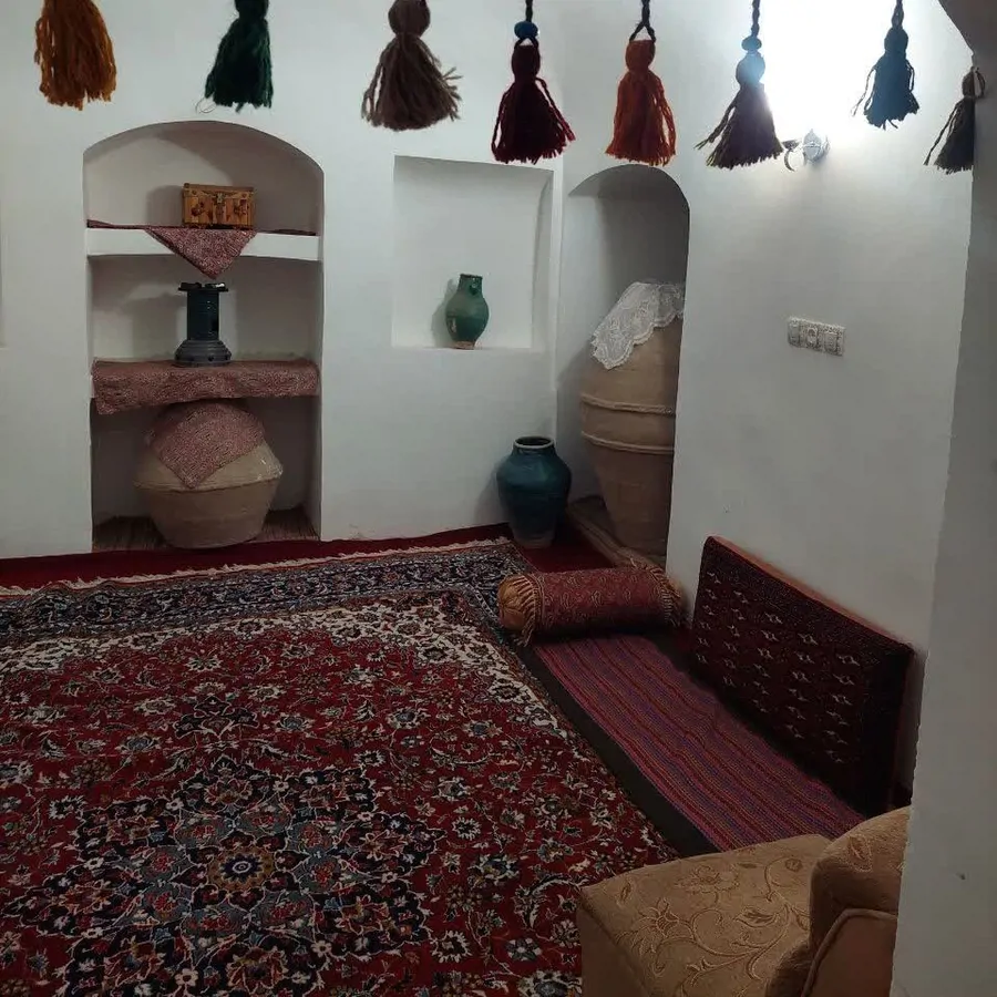 تصویر ۱ - اقامتگاه بومگردی عمارت دلگشا (سوییت خمرهای) در ماهان