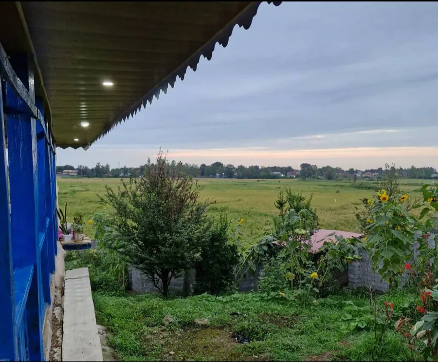 تصویر ۱ - ویلا ویلای تلاری شکل و سنتی زیبا و بکر در  لاهیجان